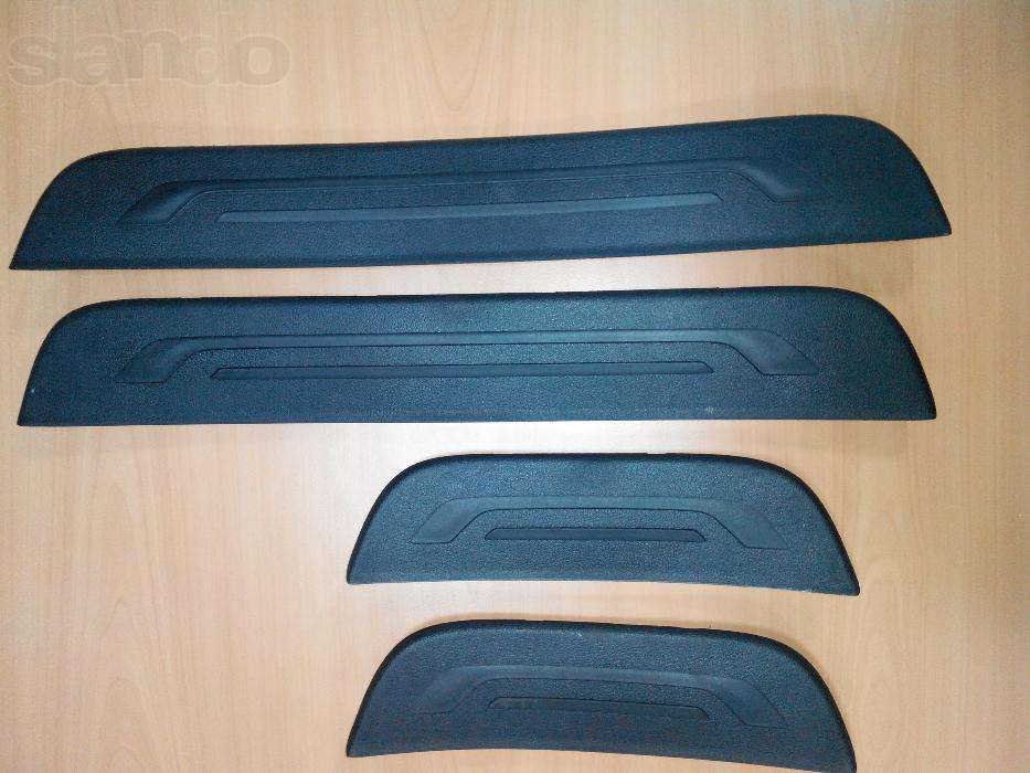 КОМПЛЕКТ накладок на пороги KIA CEED SW 2012 . 85883-A2000WK