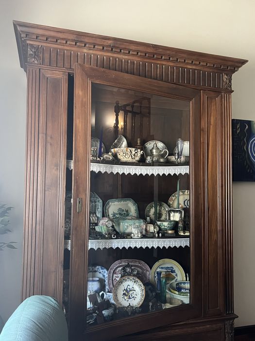 Movel de Sala c/ vitrine com mais de 150 anos