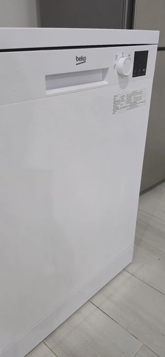 Máquina de Lavar Loiça BEKO DVN05320W (13 Conjuntos) - Com garantia