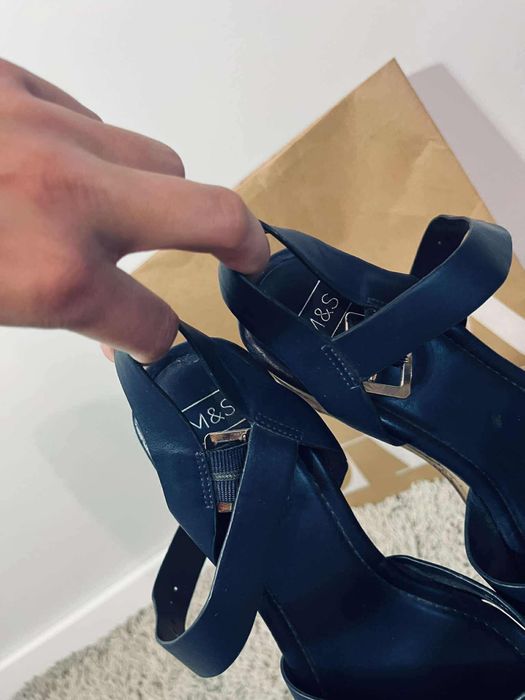 Piękne sandały m&s 38 koturny czarne eleganckie