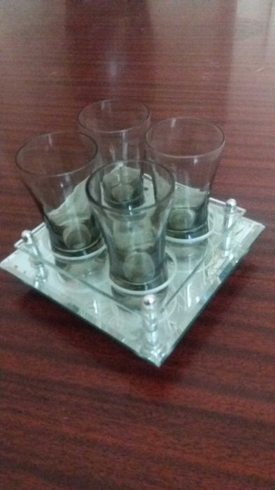 Продам подарочный набор рюмок, корзину, графин и рог.