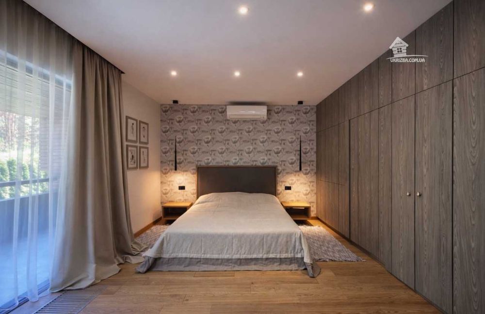 Новий будинок VIP-рівень. High-tech. Кінотеатр, сауна. До 20 осіб.