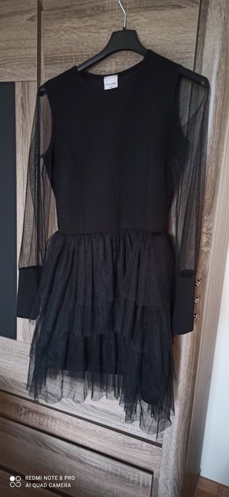 Czarna sukienka Pakuten