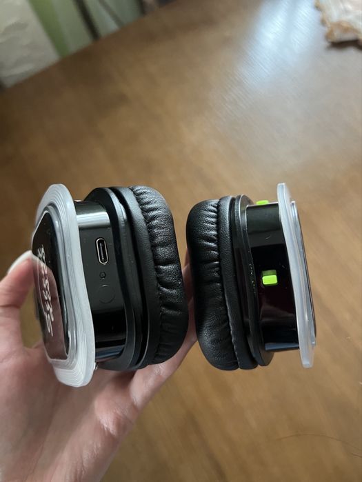 Zestaw 50 słuchawek bezprzewodowych Silent Disco LED + 3 nadajniki TC-5 (Zasięg 500m)