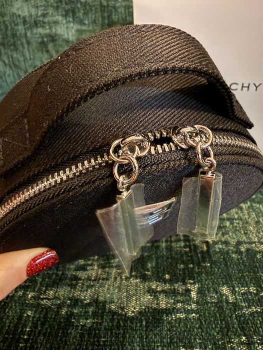 Подарунки. Оригінальна косметичка Живанши