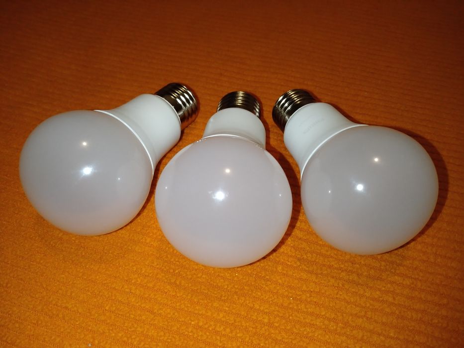 Żarówki Philips LED E27 i E14 – 9 szt. – 13 W, 7,5 W, 2 W + SceneSwitch