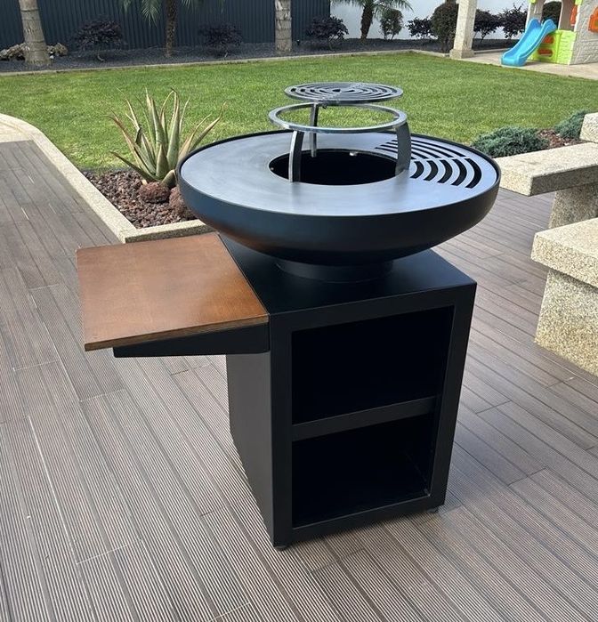 Grelhador jardim em aço novo