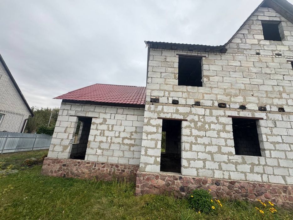 Земельна ділянка 10 соток з незавершеним будівництвом