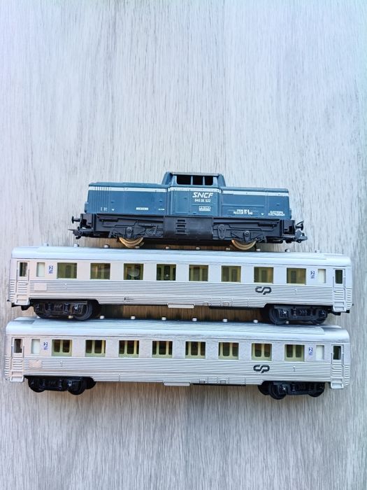 Locomotiva V100 + carruagens inox H0
