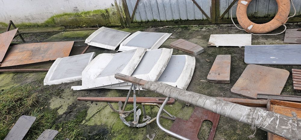 Jacht łódź kabinowa do remontu
.