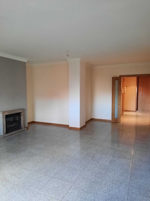 T3 Excelente apartamento (rotunda dos touros)