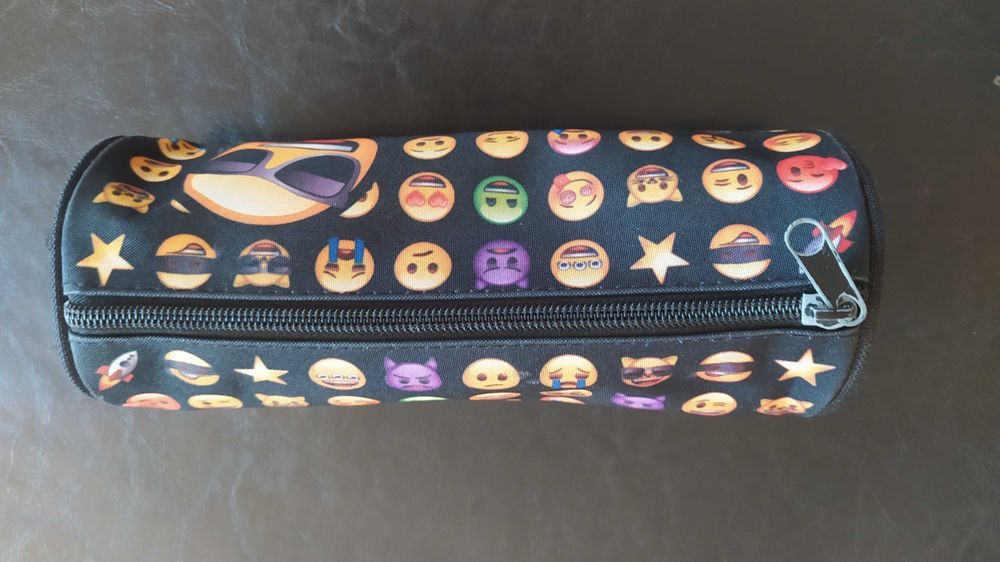 Estojo Emojis - Material Escolar