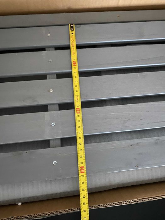 Drewniany kwietnik do ogrodu