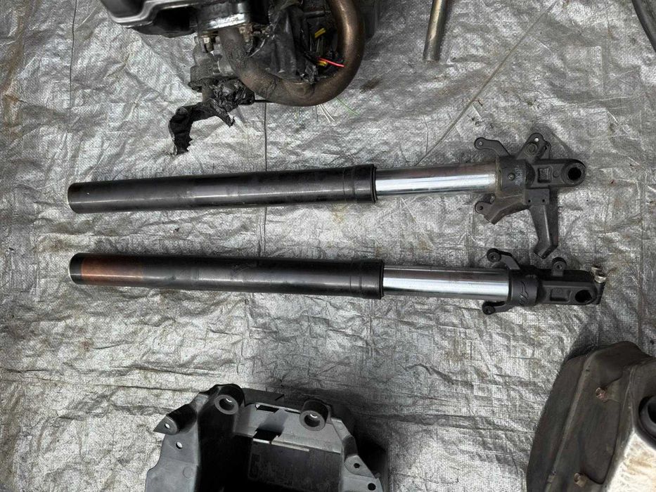 KTM 125 część owiewki silnik lagi koło