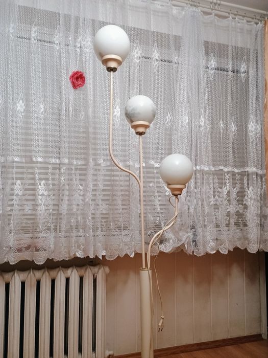 Sprzedam ładną lampę stojącą