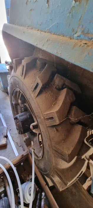 Трактор плуг и прицеп