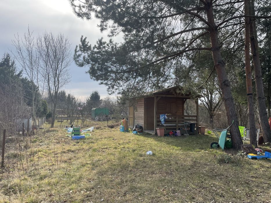 Działka ROD Lotnik ul. Strachowicka koło lotniska 350m