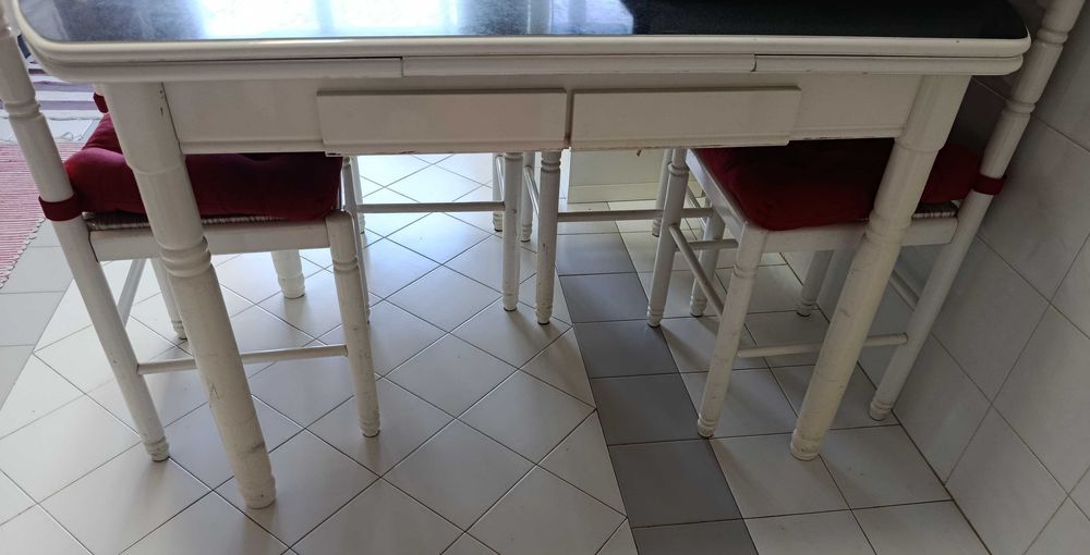 Mesa madeira extensível (Opção + 4 cadeiras conjunto)