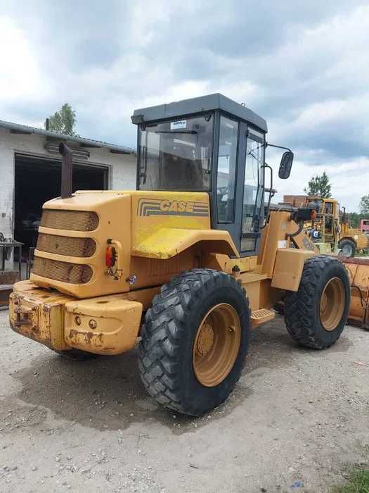 Ładowarka kołowa CASE 421B