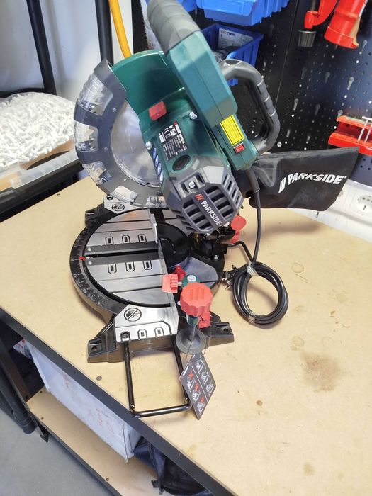 Máquina corte esquadria nova