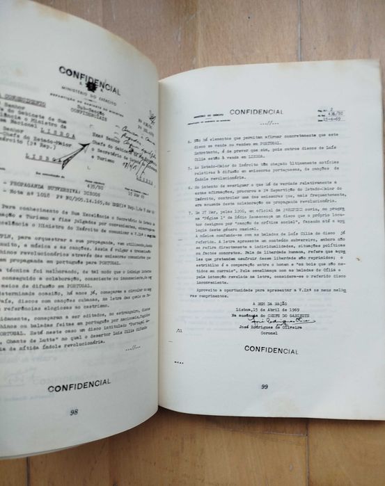 Livro Antigo "As Mentiras de Marcello Caetano"