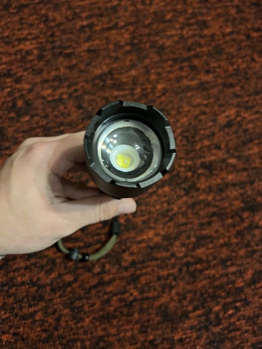 Дуже яскравий ліхтарик