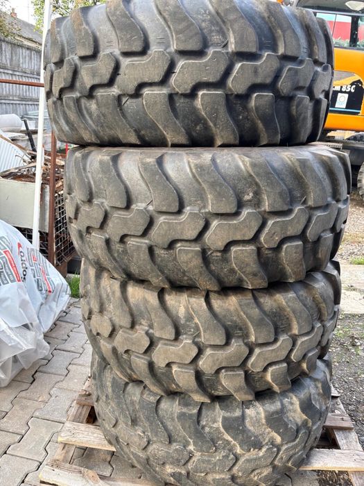 Opony 405/70 R18 8 sztuk CAT Ładowarka
