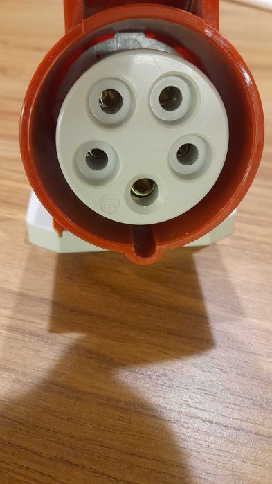 Gniazdo siłowe, stałe, natynkowe. 16A 4P 6H 400V IP44 MENNEKES