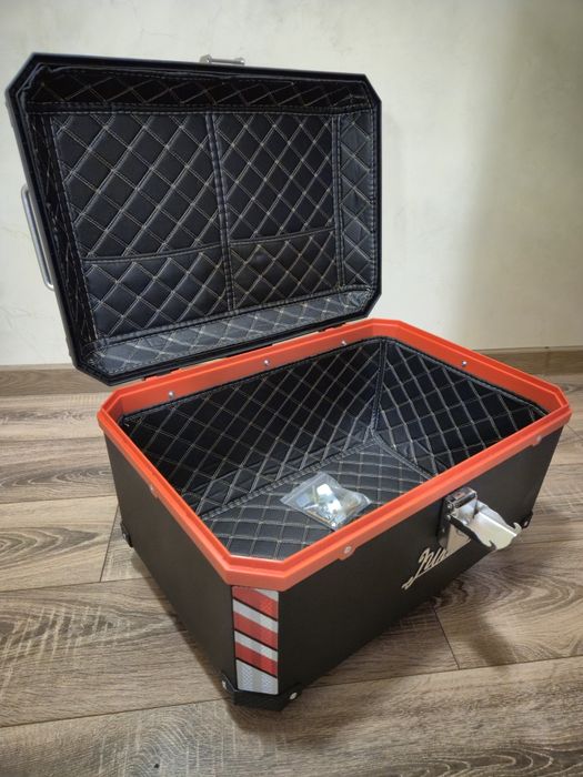 Задній кофр на 68 літрів