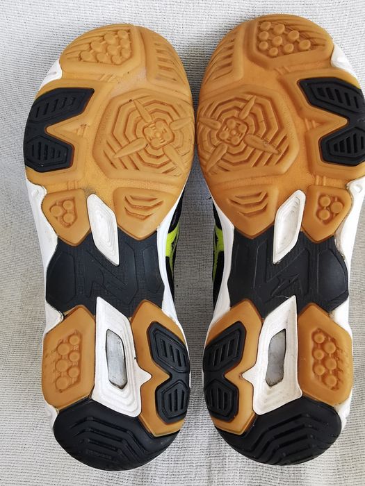 Mizuno Wave Twister 4 buty sportowe na halę halówki 42,5