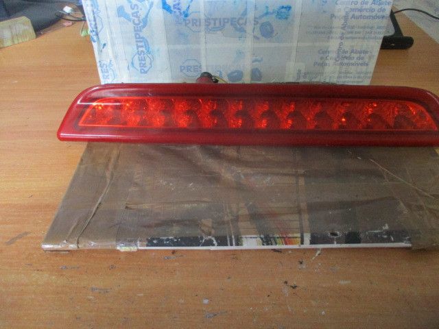 Luz stop adicional / 3º stop KIA Carnival / Grand Carnival III (VQ)