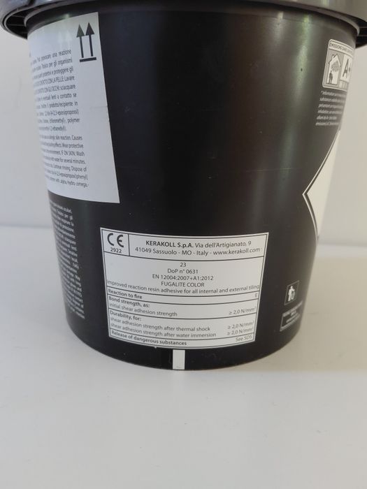Betume bicomponente Kerakoll FUGALITE COLOR KK 12 1.5 kg preto