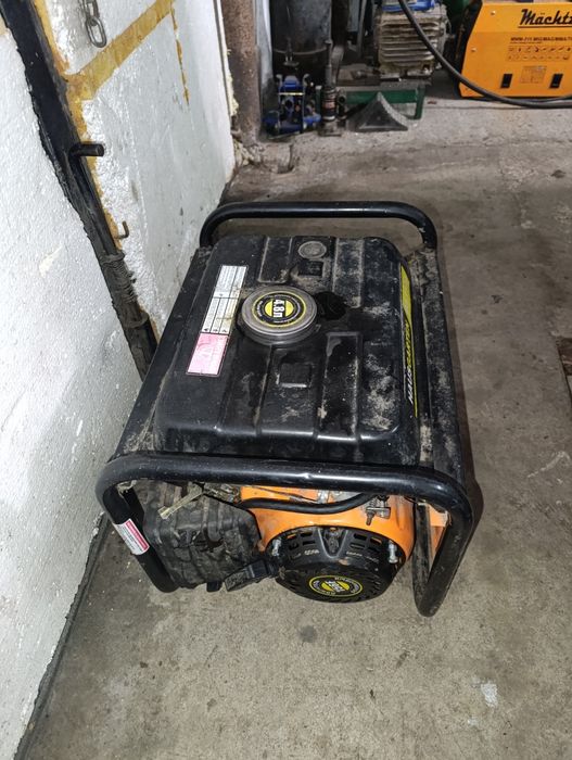 Продам Бензогенератор