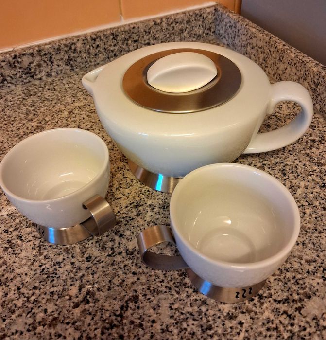 Teapot and 2 Cups461789935216240640