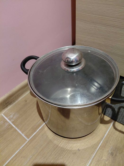 Dwa garnki sprzedam z pokrywami