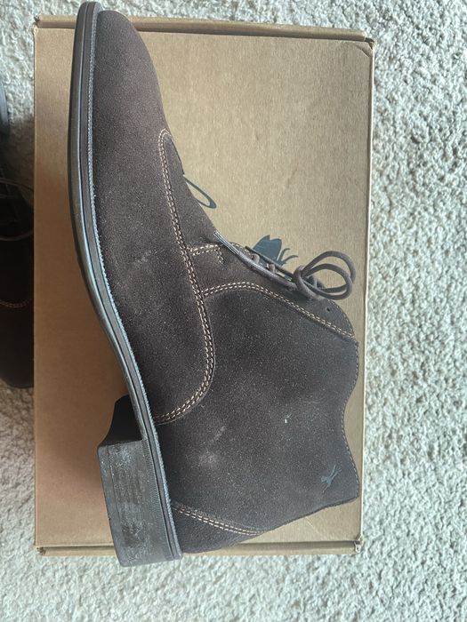 Botins clássicos em camurça