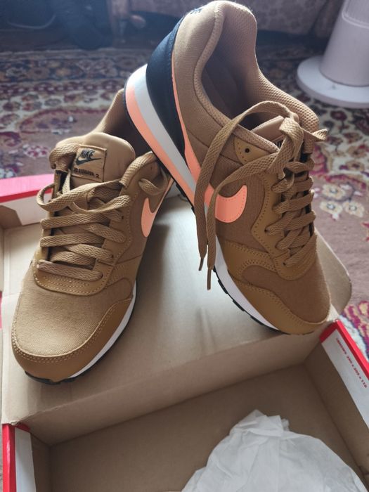 Кросівки жіночі Nike