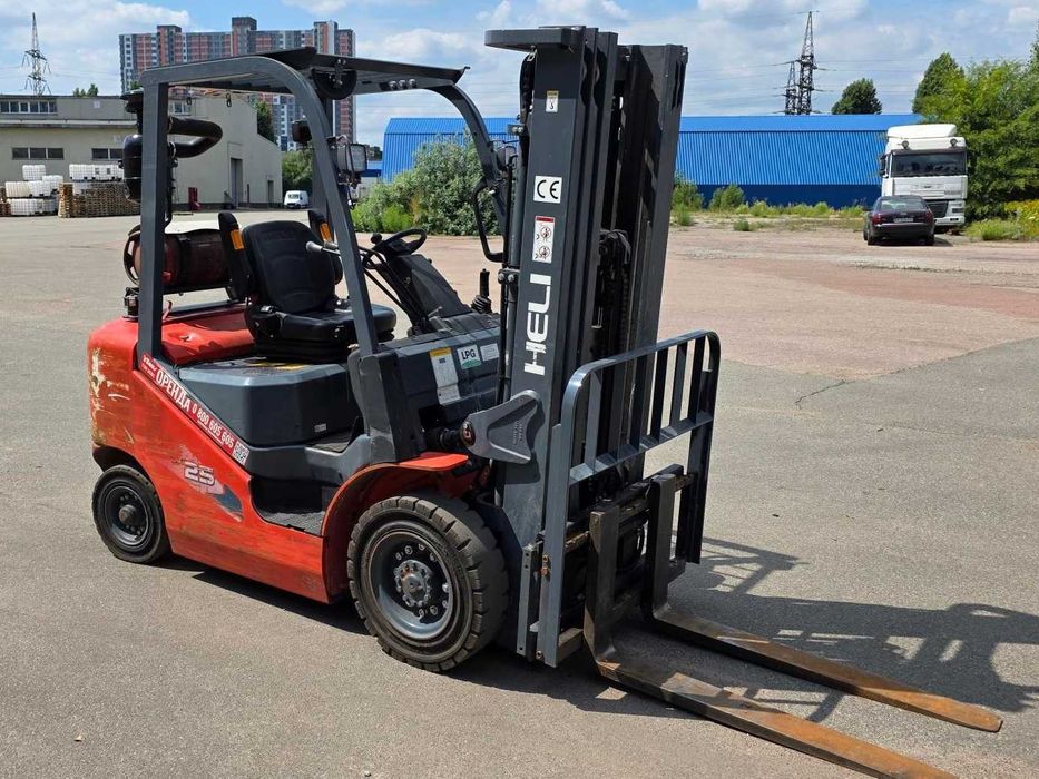Навантажувач вилковий HELI CPQYD25RC1H газ, в/п 2,5т, мачта 4,7 м