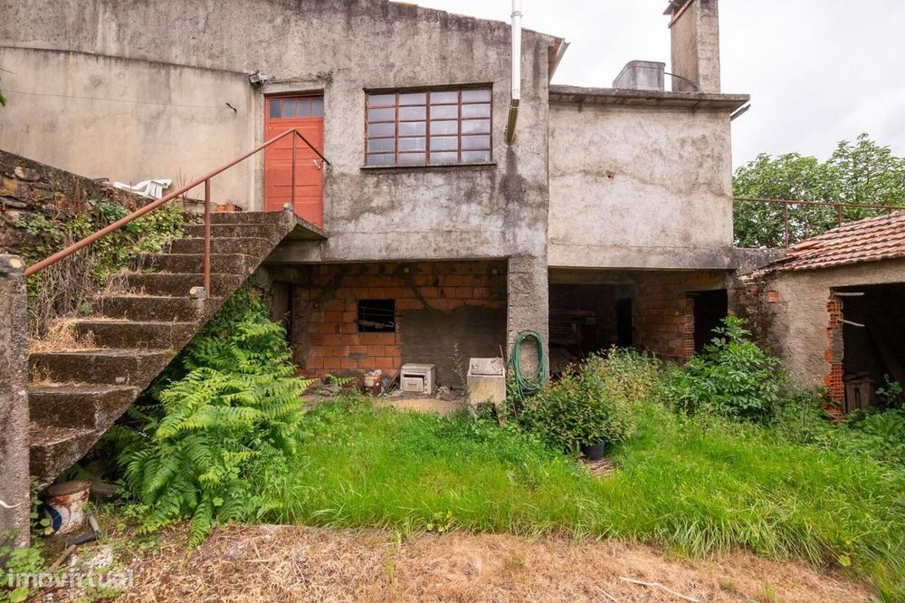 Moradia para Recuperar com 233m2 – Secarias, Argani