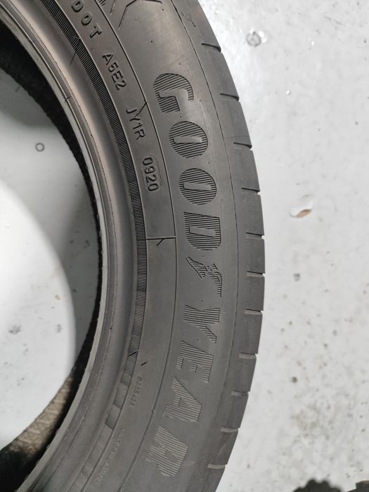 2 pneus semi novos 215-55R18 Good year - Oferta dos Portes