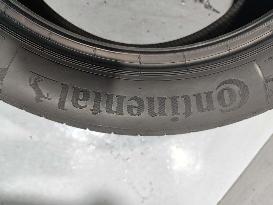 2 pneus semi novos 215-50R18 Continental - Oferta dos Portes