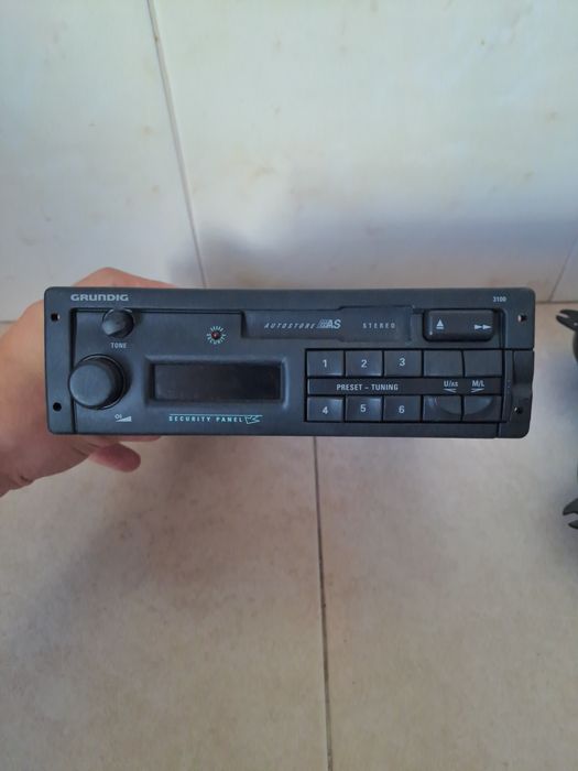 Autorádio Grundig + 2 colunas