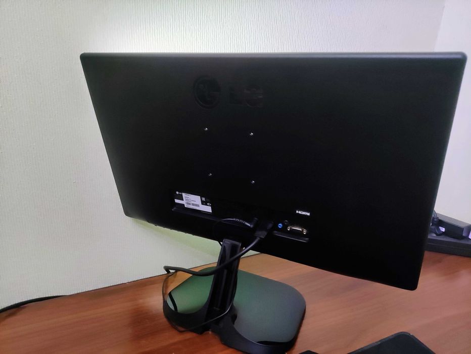 IPS монитор 24 дюйма LG 24mp56 / 1920 x 1080 fullhd - HDMI, VGA