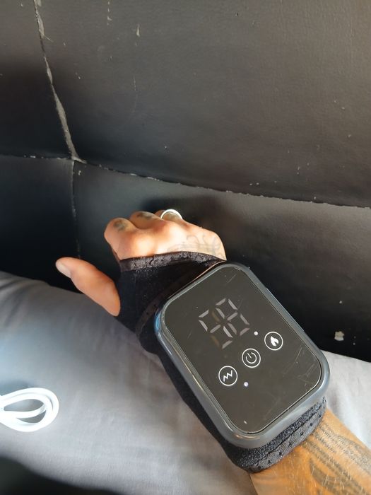 Massageador de mão vibratório com aquecimento
