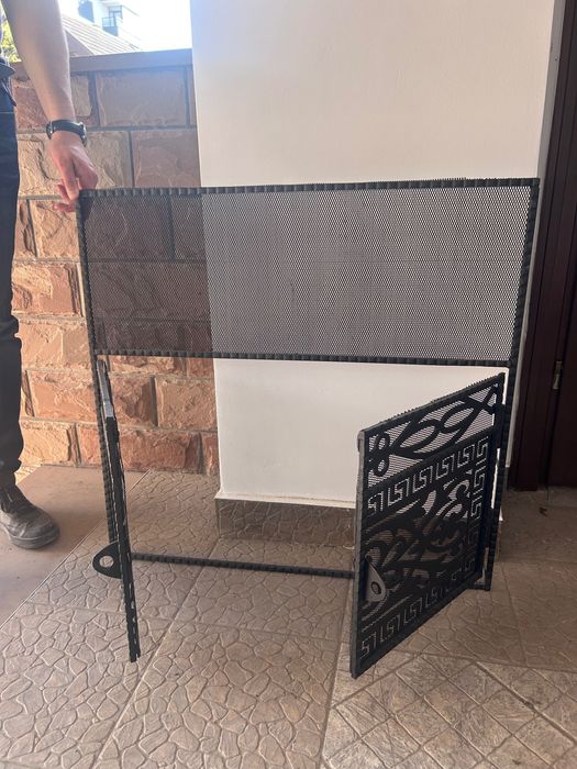 Металева решітка для каміна, екран