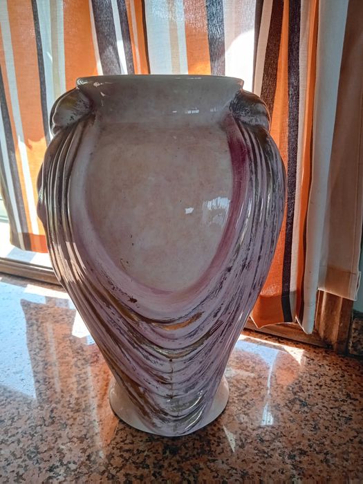 Jarra grande em relevo muito  bom estado