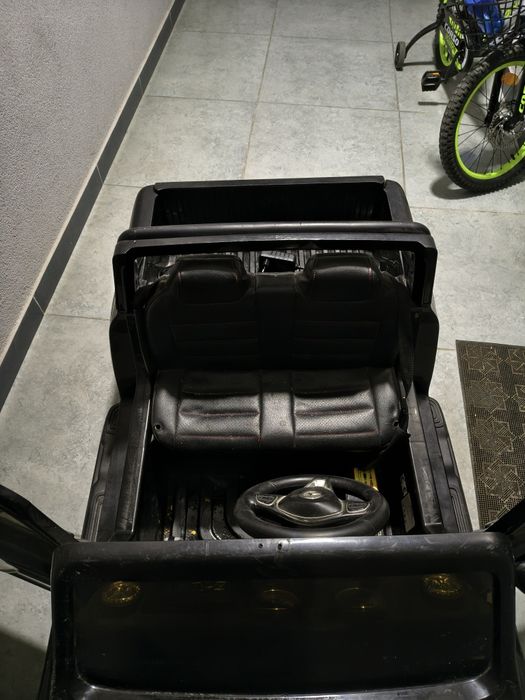 Продам дитячий електромобіль