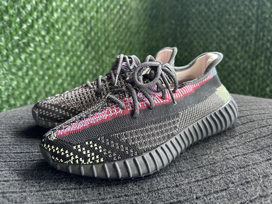 Кроссовки Adidas Yeezy Boost 350 V2 модели «Yecheil» reflective