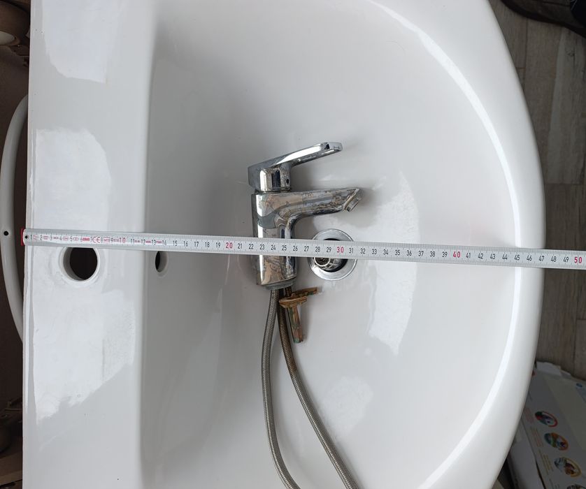 Продам тумбу, умивальник на ніжках+ змішувач в гарному стані.