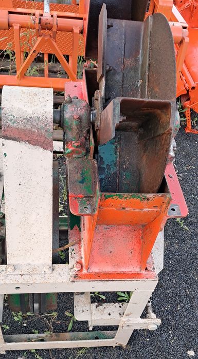 Biotriturador ou triturador para acoplar a trator